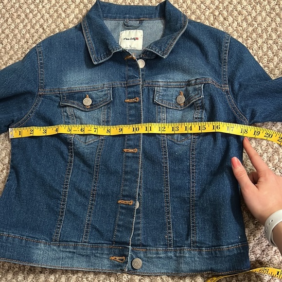 Miss Selfie Waist Button Front Denim Jean Jacket Size: Large (L) - Picture 8 of 11
